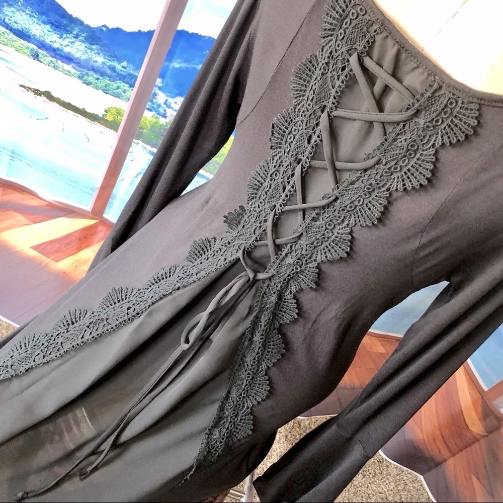 Bell sleeve Hi-Lo crochet top w/ lace up back detail NWT - Picture 3 of 5